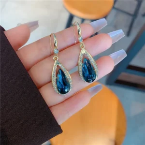 Boucles d'oreilles de goutte d'eau en strass bleu
