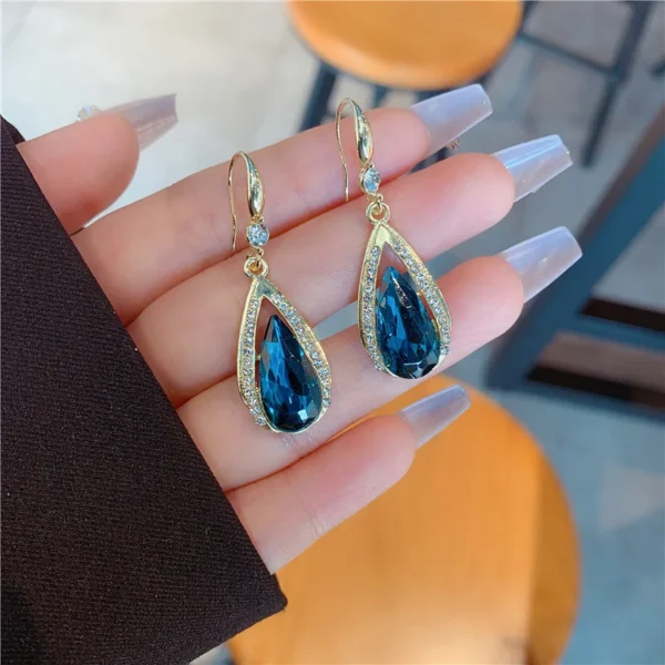 Boucles d'oreilles de goutte d'eau en strass bleu